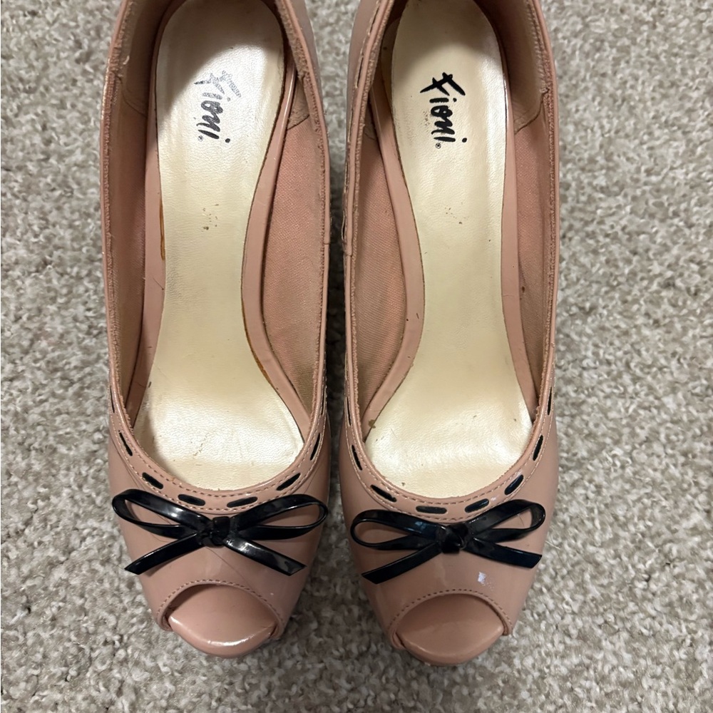 FIONI Clothing Women's Nude and Black Peep Toe Heels